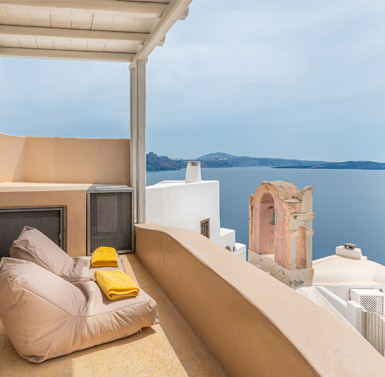 EXECUTIVE CAVE SUITE WITH INDOOR HOT TUB WITH JETS